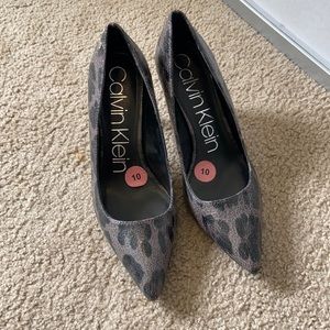 Leopard pumps